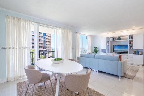 Condominio en venta en Miami, Florida, 2 dormitorios, 131.92 m2 № 1863682 - foto 1