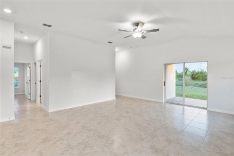 House in Lehigh Acres, Florida 4 bedrooms, 157.1 sq.m. № 1449720 - photo 8