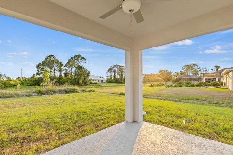 House in Lehigh Acres, Florida 4 bedrooms, 157.1 sq.m. № 1449720 - photo 23