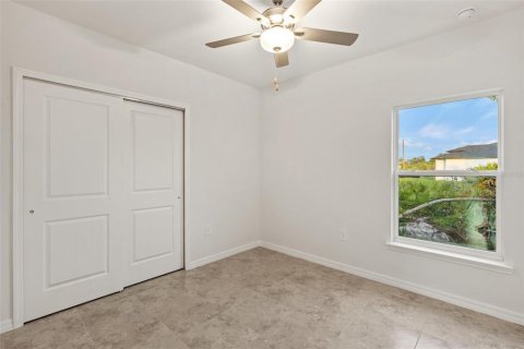 House in Lehigh Acres, Florida 4 bedrooms, 157.1 sq.m. № 1449720 - photo 14