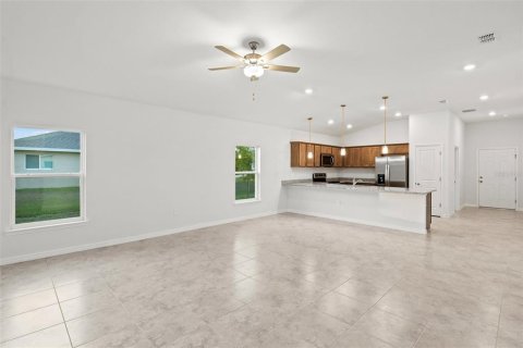 House in Lehigh Acres, Florida 4 bedrooms, 157.1 sq.m. № 1449720 - photo 6