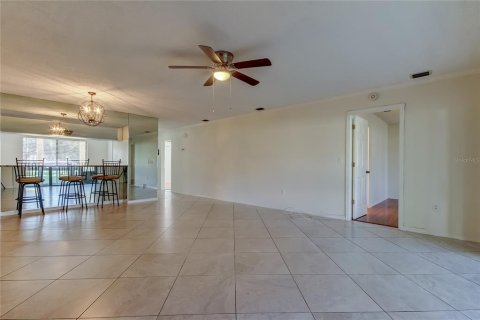 Condominio en venta en Palm Harbor, Florida, 2 dormitorios, 120.77 m2 № 1911442 - foto 11