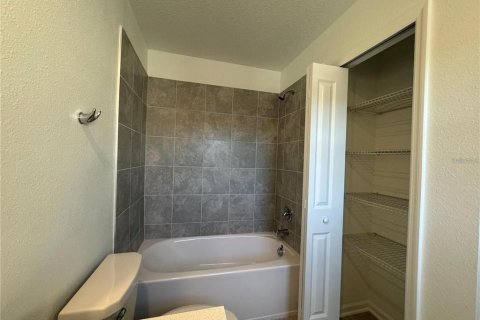 Townhouse in Winter Garden, Florida 4 bedrooms, 185.06 sq.m. № 1878144 - photo 12