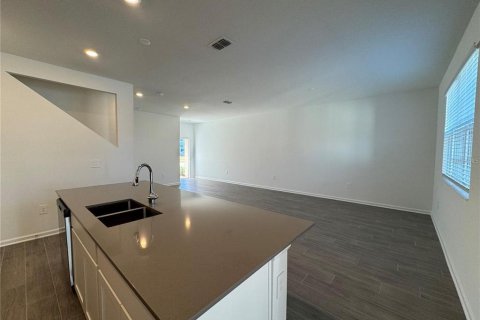 Townhouse in Winter Garden, Florida 4 bedrooms, 185.06 sq.m. № 1878144 - photo 5