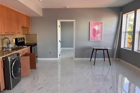 Condo in Miami Beach, Florida, 2 bedrooms № 1989401 - photo 7