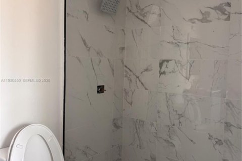 Condo in Miami Beach, Florida, 2 bedrooms № 1989401 - photo 2