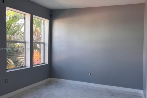 Condo in Miami Beach, Florida, 2 bedrooms № 1989401 - photo 9