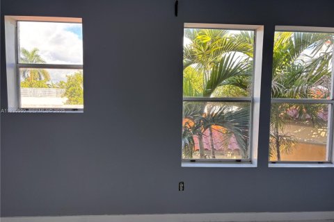 Condo in Miami Beach, Florida, 2 bedrooms № 1989401 - photo 5