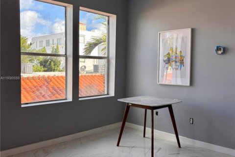 Condominio en venta en Miami Beach, Florida, 2 dormitorios, 73.39 m2 № 1989401 - foto 10