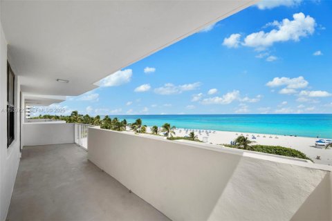 Condominio en alquiler en Miami Beach, Florida, 4 dormitorios, 166.76 m2 № 1992885 - foto 2