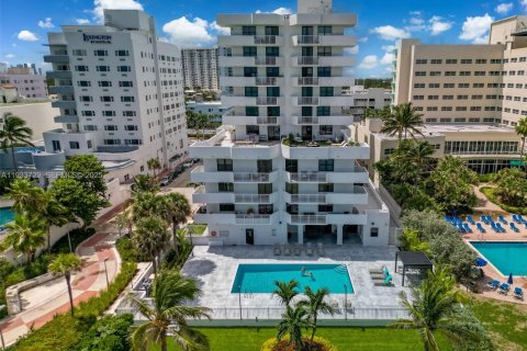 Condominio en alquiler en Miami Beach, Florida, 4 dormitorios, 166.76 m2 № 1992885 - foto 29