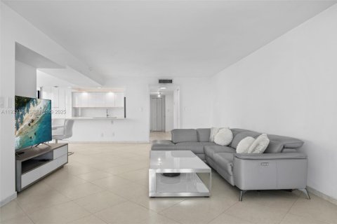 Condominio en alquiler en Miami Beach, Florida, 4 dormitorios, 166.76 m2 № 1992885 - foto 5