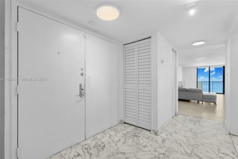 Condominio en alquiler en Miami Beach, Florida, 4 dormitorios, 166.76 m2 № 1992885 - foto 23