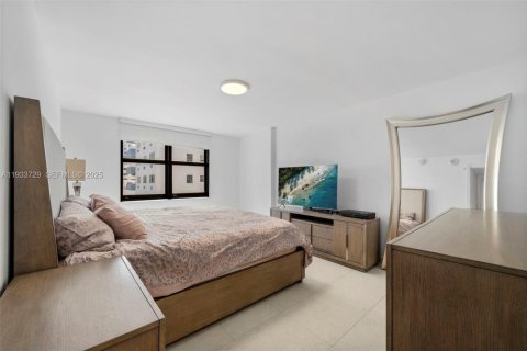 Condominio en alquiler en Miami Beach, Florida, 4 dormitorios, 166.76 m2 № 1992885 - foto 11