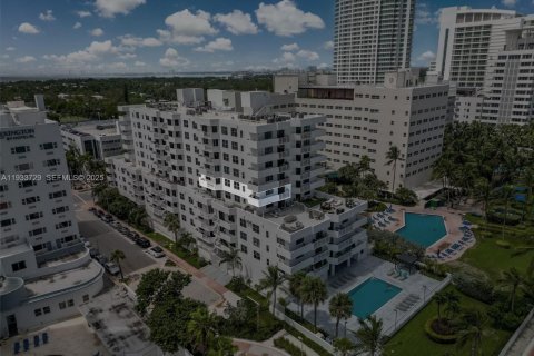 Condominio en alquiler en Miami Beach, Florida, 4 dormitorios, 166.76 m2 № 1992885 - foto 25