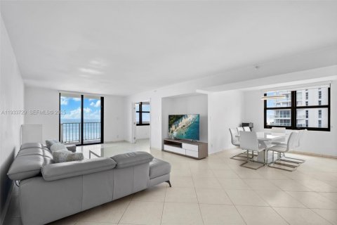 Condominio en alquiler en Miami Beach, Florida, 4 dormitorios, 166.76 m2 № 1992885 - foto 4