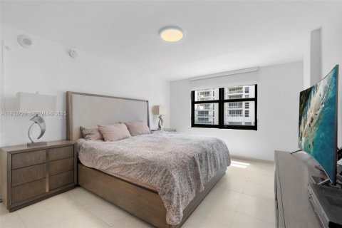 Condominio en alquiler en Miami Beach, Florida, 4 dormitorios, 166.76 m2 № 1992885 - foto 12