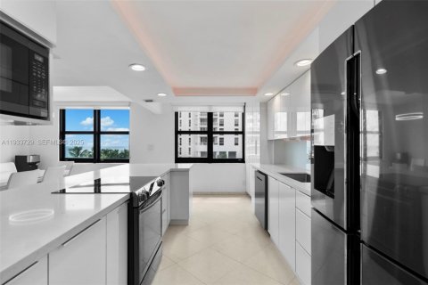 Condominio en alquiler en Miami Beach, Florida, 4 dormitorios, 166.76 m2 № 1992885 - foto 7