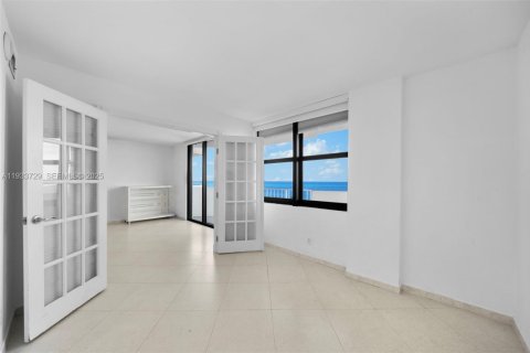 Condominio en alquiler en Miami Beach, Florida, 4 dormitorios, 166.76 m2 № 1992885 - foto 10