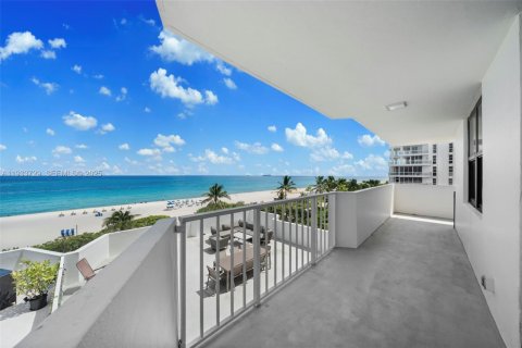 Condominio en alquiler en Miami Beach, Florida, 4 dormitorios, 166.76 m2 № 1992885 - foto 1