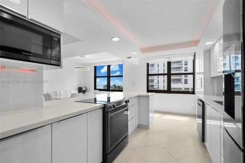 Condominio en alquiler en Miami Beach, Florida, 4 dormitorios, 166.76 m2 № 1992885 - foto 8