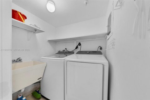 Condominio en alquiler en Miami Beach, Florida, 4 dormitorios, 166.76 m2 № 1992885 - foto 22