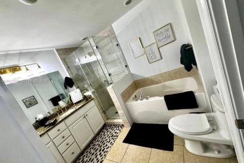 Купить кондоминиум в Авентура, Флорида 2 спальни, 108.42м2, № 2090157 - фото 13