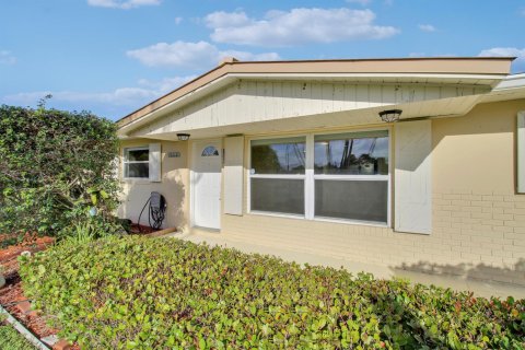 Villa ou maison à louer à Palm Beach Gardens, Floride: 2 chambres, 100.43 m2 № 2439356 - photo 3
