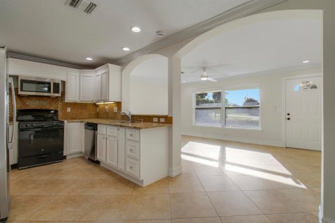 Villa ou maison à louer à Palm Beach Gardens, Floride: 2 chambres, 100.43 m2 № 2439356 - photo 9