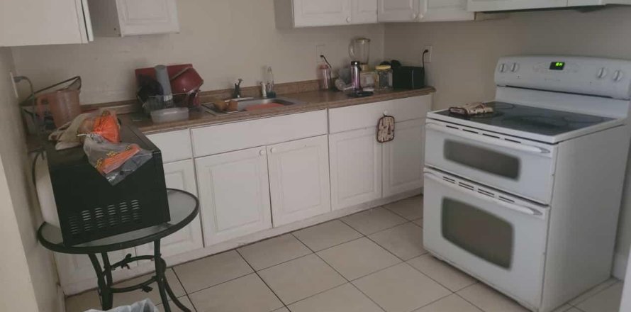 Propiedad comercial en Pompano Beach, Florida 340.77 m2 № 979238
