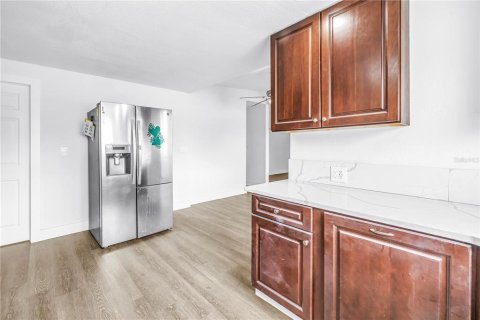 Propiedad comercial en venta en Saint Petersburg, Florida, 4 dormitorios, 237.64 m2 № 2156719 - foto 14