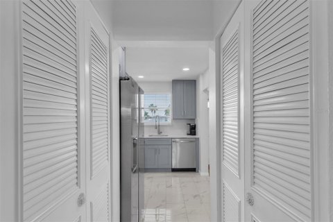 Copropriété à vendre à Gulfport, Floride: 1 chambre, 98.48 m2 № 2147462 - photo 6