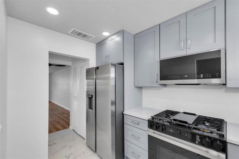 Copropriété à vendre à Gulfport, Floride: 1 chambre, 98.48 m2 № 2147462 - photo 5