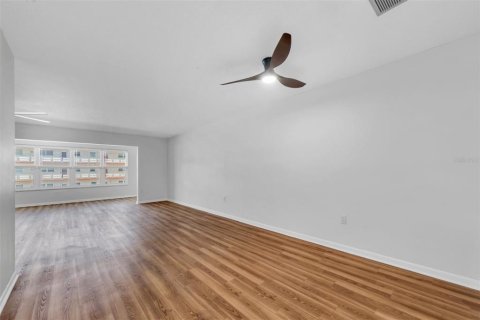 Copropriété à vendre à Gulfport, Floride: 1 chambre, 98.48 m2 № 2147462 - photo 20