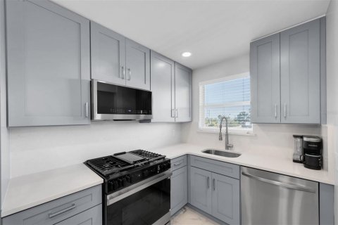 Copropriété à vendre à Gulfport, Floride: 1 chambre, 98.48 m2 № 2147462 - photo 4