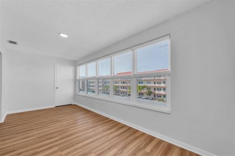 Copropriété à vendre à Gulfport, Floride: 1 chambre, 98.48 m2 № 2147462 - photo 10