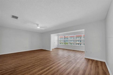 Copropriété à vendre à Gulfport, Floride: 1 chambre, 98.48 m2 № 2147462 - photo 14