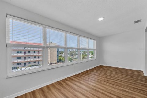 Copropriété à vendre à Gulfport, Floride: 1 chambre, 98.48 m2 № 2147462 - photo 11