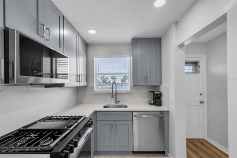 Copropriété à vendre à Gulfport, Floride: 1 chambre, 98.48 m2 № 2147462 - photo 3