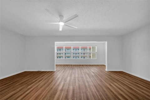 Copropriété à vendre à Gulfport, Floride: 1 chambre, 98.48 m2 № 2147462 - photo 12