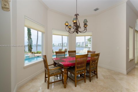 Casa en alquiler en North Miami Beach, Florida, 5 dormitorios, 556.21 m2 № 1977530 - foto 10
