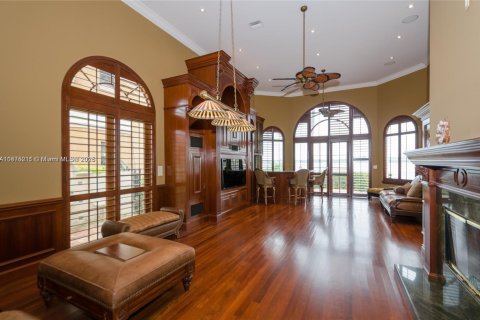 Casa en alquiler en North Miami Beach, Florida, 5 dormitorios, 556.21 m2 № 1977530 - foto 17