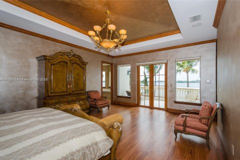 Casa en alquiler en North Miami Beach, Florida, 5 dormitorios, 556.21 m2 № 1977530 - foto 13
