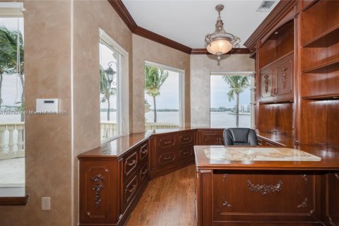 Casa en alquiler en North Miami Beach, Florida, 5 dormitorios, 556.21 m2 № 1977530 - foto 8