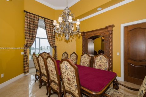 Casa en alquiler en North Miami Beach, Florida, 5 dormitorios, 556.21 m2 № 1977530 - foto 16