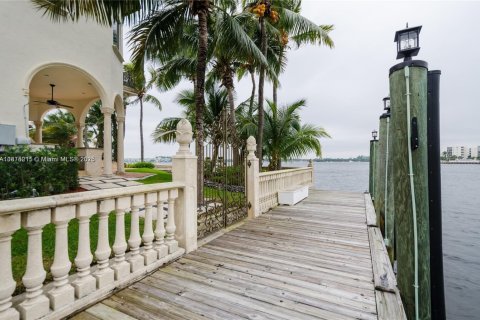 Casa en alquiler en North Miami Beach, Florida, 5 dormitorios, 556.21 m2 № 1977530 - foto 5