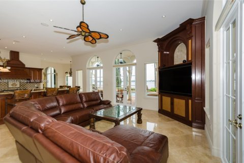 Casa en alquiler en North Miami Beach, Florida, 5 dormitorios, 556.21 m2 № 1977530 - foto 18