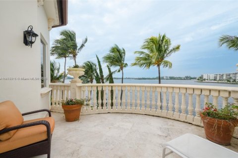 Casa en alquiler en North Miami Beach, Florida, 5 dormitorios, 556.21 m2 № 1977530 - foto 25