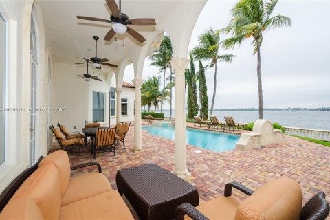 Casa en alquiler en North Miami Beach, Florida, 5 dormitorios, 556.21 m2 № 1977530 - foto 27