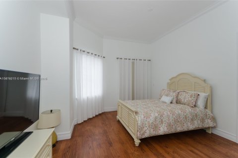 Casa en alquiler en North Miami Beach, Florida, 5 dormitorios, 556.21 m2 № 1977530 - foto 23